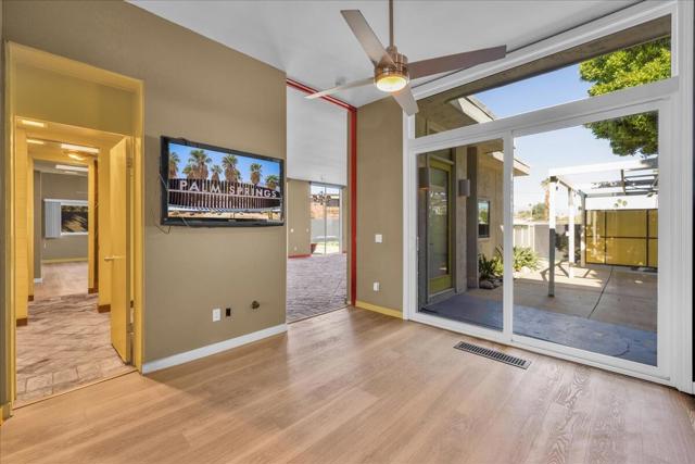 130 W Racquet Club Road #511, Palm Springs, CA 92262