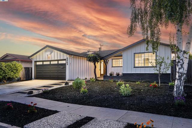4349 La Cosa Ave, Fremont CA: https://media.crmls.org/mediaz/232f25fc-a2e5-44a1-94cc-a563746aa429.jpg