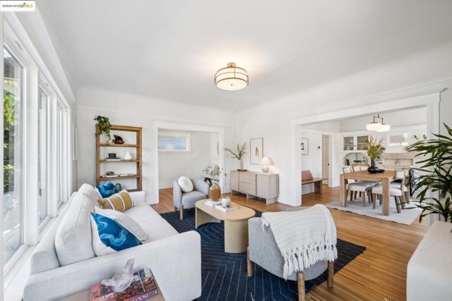 327 Hudson St, Oakland CA: https://media.crmls.org/mediaz/232f69e6-9b25-4ee2-a81b-3dfd0ab2def8.jpg