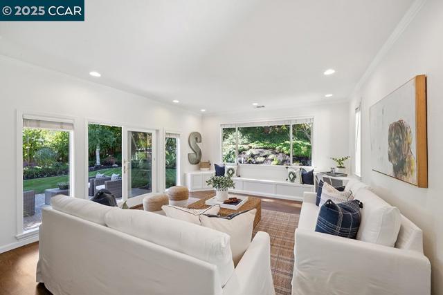 4 Harold Dr, Moraga CA: https://media.crmls.org/mediaz/232fc71e-c467-4112-836c-f142e3c969d5.jpg