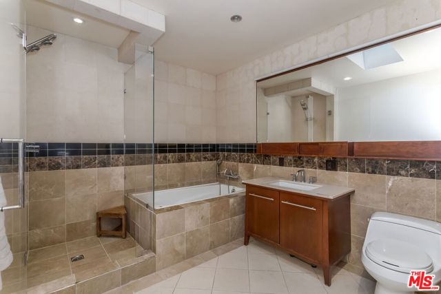 8783 Lookout Mountain Avenue, Los Angeles CA: https://media.crmls.org/mediaz/233022bb-f90f-4997-8b3a-660bf270b774.jpg