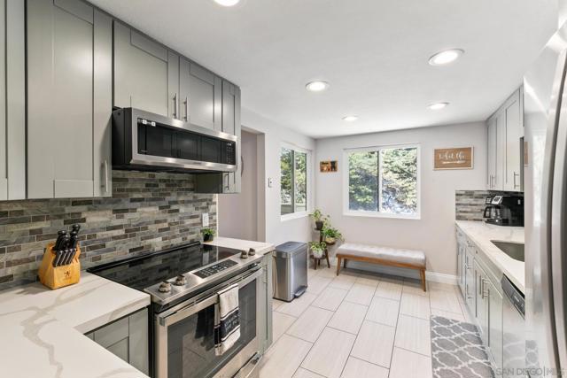 4366 Caminito Pintoresco, San Diego CA: https://media.crmls.org/mediaz/2330985c-a06e-48ab-aaef-389d07672a34.jpg