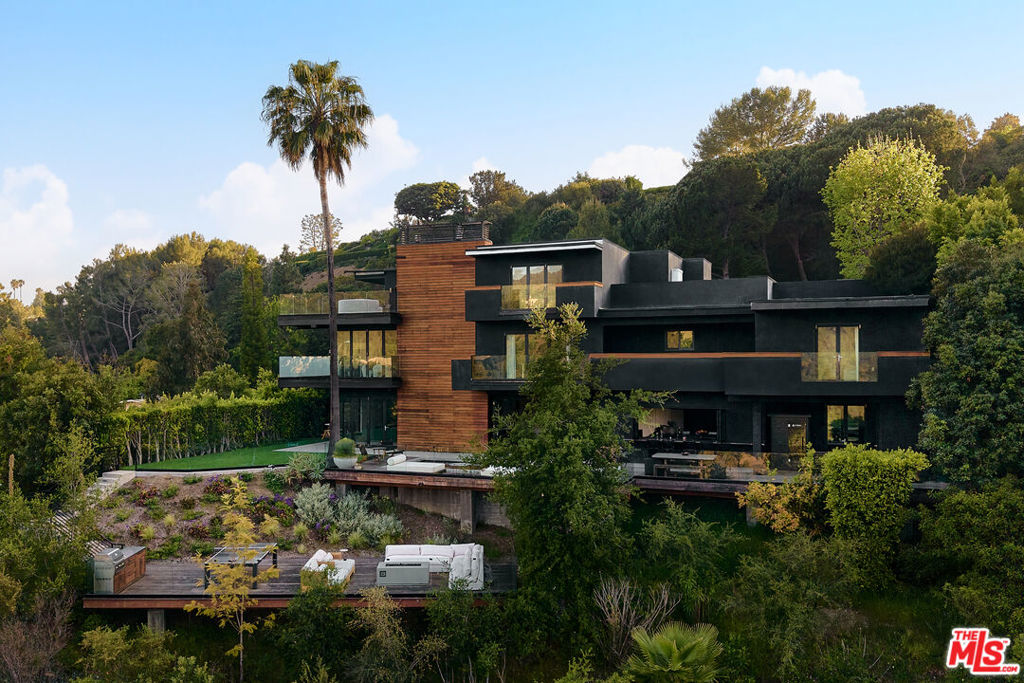 2442 Banyan Drive