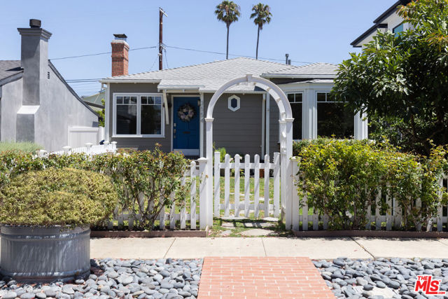 3554 Redwood Avenue, Los Angeles, California 90066, 3 Bedrooms Bedrooms, ,3 BathroomsBathrooms,Single Family Residence,For Sale,Redwood,24429103