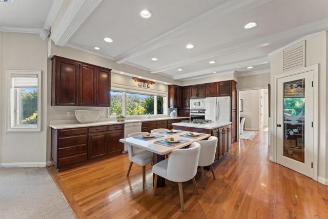 7745 Winter Snow Ct, Newcastle CA: https://media.crmls.org/mediaz/2330f735-4471-4cfa-9dce-8957b9c2ba0e.jpg