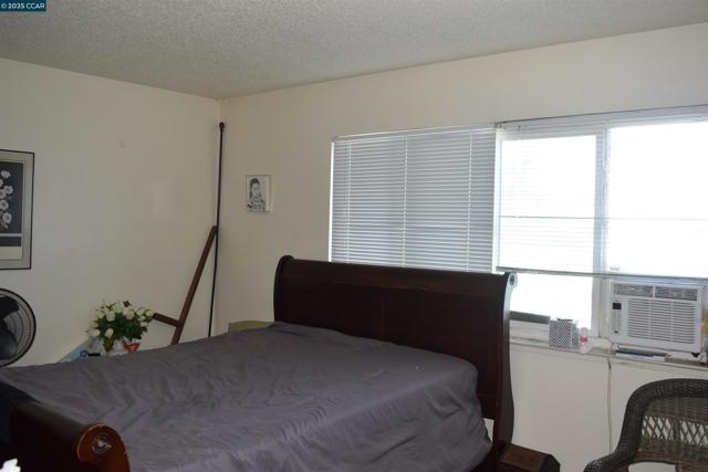 2518 Manchester Ave, San Pablo CA: https://media.crmls.org/mediaz/2330f9a4-f38f-48bd-8d99-33a03c422ae9.jpg