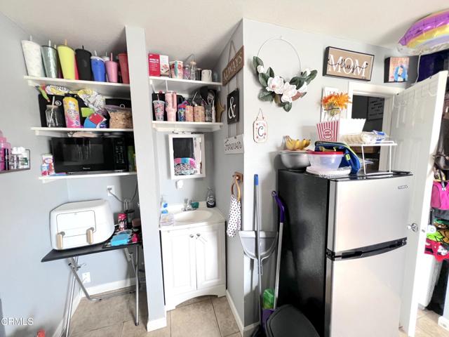 633 meta Street, Oxnard CA: https://media.crmls.org/mediaz/233135d1-f085-4b55-ae89-1a6c3b8a90e3.jpg
