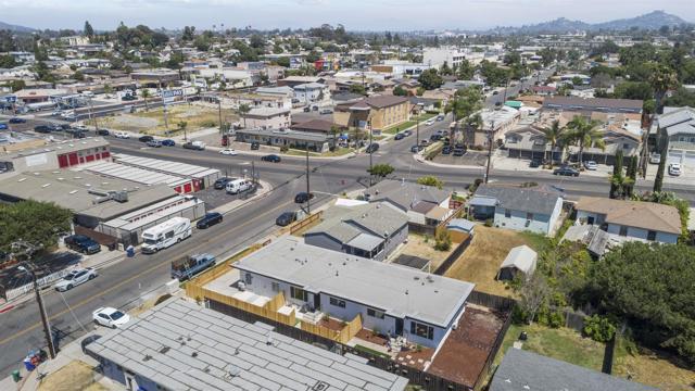 6979 81 Amherst, San Diego CA: https://media.crmls.org/mediaz/23317fe4-b759-4358-93d8-9ec4d5049ac7.jpg