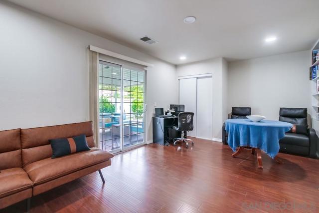 15380 Via La Gitano, Poway CA: https://media.crmls.org/mediaz/23319336-adca-416d-9157-d4a830eff62d.jpg