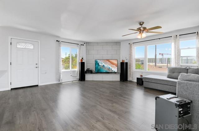 Image 5 of 21 For 845 13th St  Master Sui