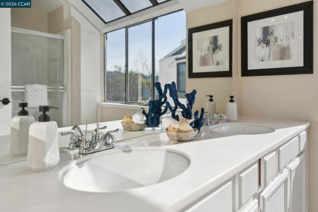 68 Mozden Ln, Pleasant Hill CA: https://media.crmls.org/mediaz/23326f99-f996-4b2a-b682-ba1b5a44e56e.jpg