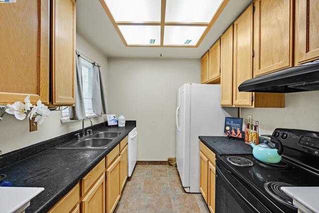 205 Dursey Dr, Pinole CA: https://media.crmls.org/mediaz/2332714a-3dea-474b-a1cf-016e1524e2d0.jpg