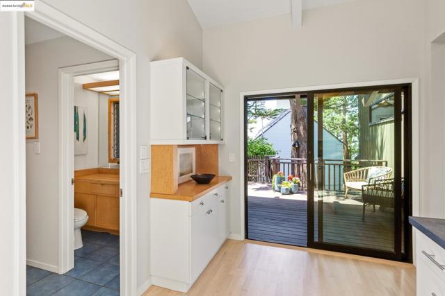 20 Ascot Ct, Oakland CA: https://media.crmls.org/mediaz/23328adc-2903-4492-b8cf-8f419322bd4b.jpg