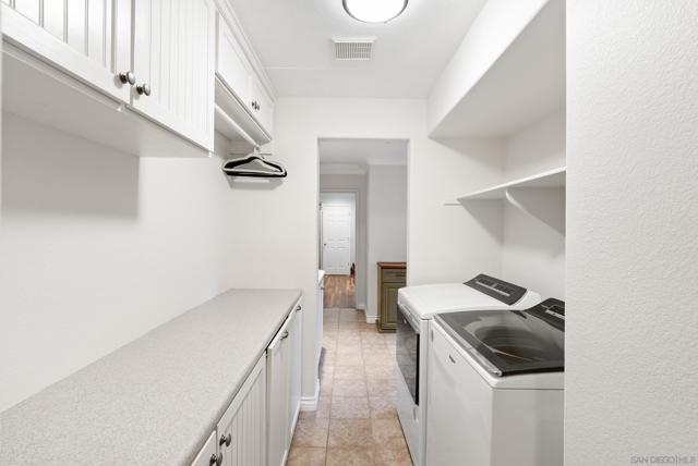 1328 Woodhaven Dr, Oceanside CA: https://media.crmls.org/mediaz/2332ba31-42e4-466c-979b-630a5d261f43.jpg