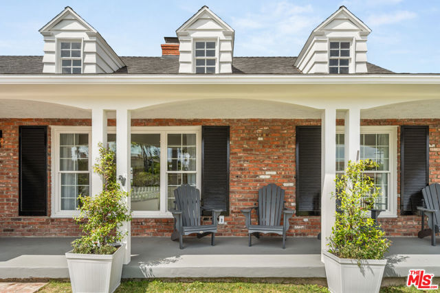 6399 W 80th Street, Los Angeles CA: https://media.crmls.org/mediaz/2332e02e-108d-4b69-970e-e495a5d36954.jpg