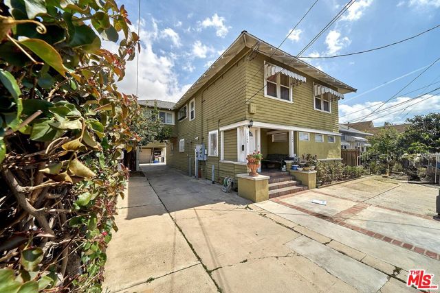 1144 S Kingsley Drive, Los Angeles CA: https://media.crmls.org/mediaz/23337d95-2039-4177-91cd-06576e863e14.jpg