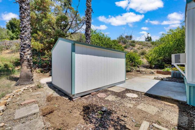 1120 Pepper Dr, El Cajon CA: https://media.crmls.org/mediaz/23339961-497f-4d13-9e88-63aa96bfac65.jpg