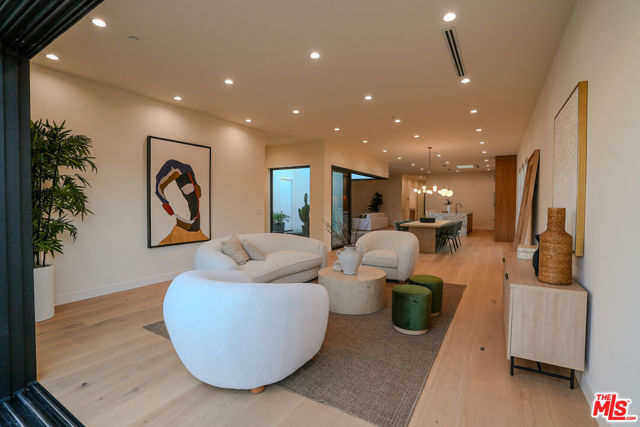 4936 Coolidge Avenue, Culver City CA: https://media.crmls.org/mediaz/2333a54a-7299-4cfb-b764-17b81155e791.jpg