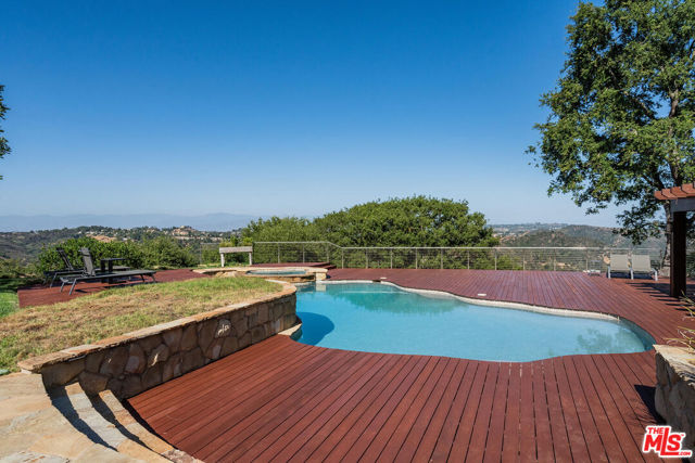 2232 Stradella Road, Los Angeles CA: https://media.crmls.org/mediaz/23340023-d431-43c6-8cc4-94a9bad2e80c.jpg