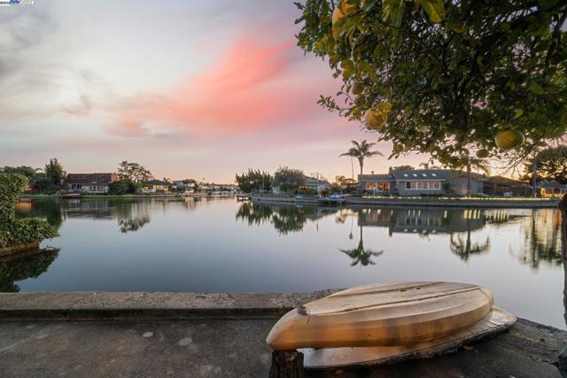 2000 CLINTON AVENUE, Alameda CA: https://media.crmls.org/mediaz/233482f7-375c-4a60-8a8f-1cc0deffd260.jpg