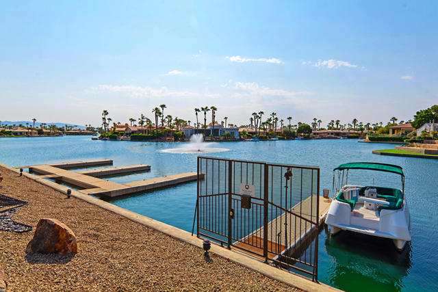 47380 Via Cordova, La Quinta CA: https://media.crmls.org/mediaz/23349d96-e479-4626-a6b6-b8394ce9959f.jpg