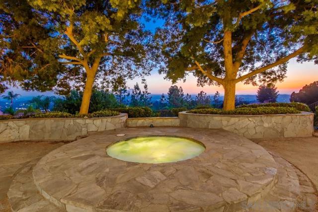 14442 Ranch Trail Drive, El Cajon CA: https://media.crmls.org/mediaz/23350371-f990-4e51-9377-79089e37ab6a.jpg