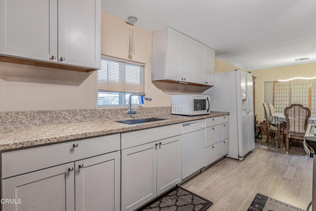 Detail Gallery Image 9 of 26 For 8811 Canoga Ave #353,  Canoga Park,  CA 91304 - 3 Beds | 2 Baths