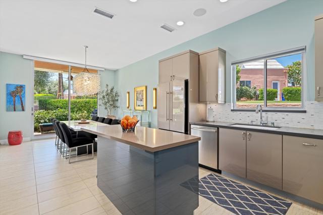 47432 Medina W Drive, Palm Desert CA: https://media.crmls.org/mediaz/23358f5a-c3ef-4703-b4dc-07867264555b.jpg