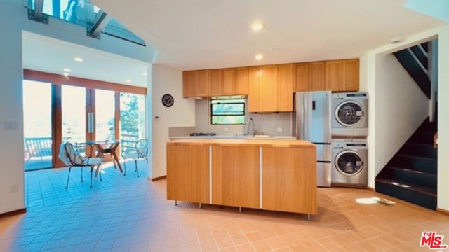 19520 Cave Way, Topanga CA: https://media.crmls.org/mediaz/23364d7d-d548-4584-bd2a-f06b661a332b.jpg