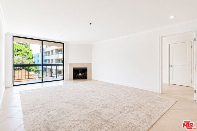 7320 Hawthorn Avenue, Los Angeles CA: https://media.crmls.org/mediaz/23367dbd-1f05-4e9c-88aa-9194ed4127e8.jpg