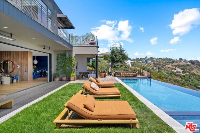 1030 Somera Road, Los Angeles CA: https://media.crmls.org/mediaz/2336dbee-f802-44a7-8c4d-0bd81f9e919f.jpg