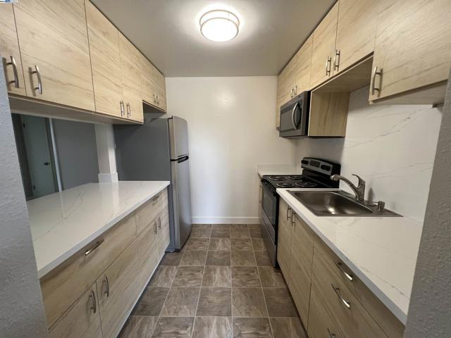 36976 Mulberry St, Newark CA: https://media.crmls.org/mediaz/233762d5-2678-41f8-8871-a7bf3c92b2f9.jpg