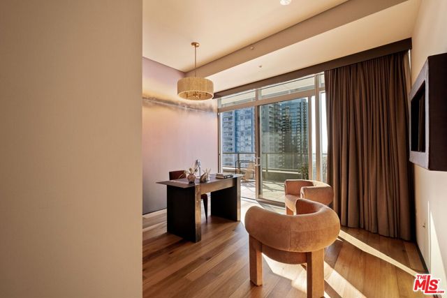 1155 S Grand Avenue, Los Angeles CA: https://media.crmls.org/mediaz/23379649-3a2f-4eab-aa5b-293dc193cbdc.jpg