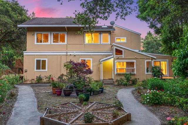 825 Skyward Drive, Aptos CA: https://media.crmls.org/mediaz/23382d11-e106-44c4-a73d-62b7dc491112.jpg