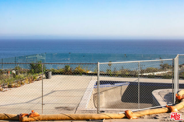 3530 Shoreheights Drive, Malibu CA: https://media.crmls.org/mediaz/23397b33-af1f-472a-a0fb-0fefbb5cc8de.jpg