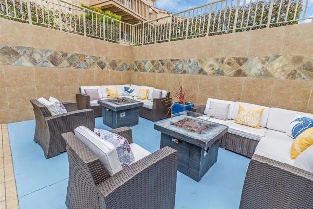 300 Glenwood Circle, Monterey CA: https://media.crmls.org/mediaz/2339907b-9108-4b68-8dc0-85e72ef95a61.jpg