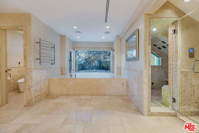 1401 Bel Air Road, Los Angeles CA: https://media.crmls.org/mediaz/2339e830-3553-48d5-ba75-4127f4eb5b1e.jpg