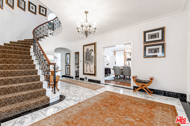 165 N Las Palmas Avenue, Los Angeles CA: https://media.crmls.org/mediaz/233a5b8a-8946-4228-81bb-d5b003eb9a72.jpg