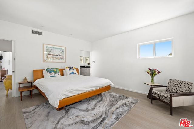 2509 Greenvalley Road, Los Angeles CA: https://media.crmls.org/mediaz/233ab688-37ca-4325-ae84-de0a7c3d4477.jpg