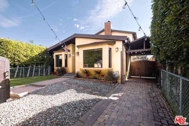 1724 S Genesee Avenue, Los Angeles CA: https://media.crmls.org/mediaz/233b0182-712f-43ca-93fe-2ba9d73c7c17.jpg