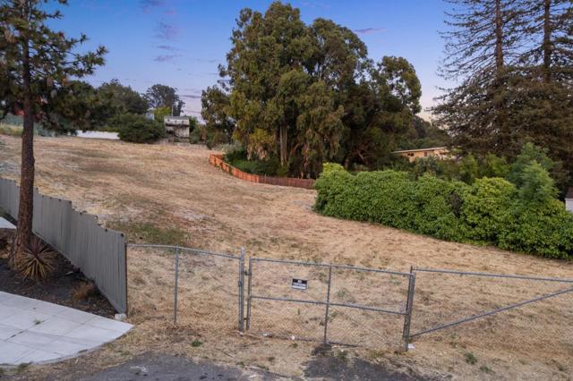 2950 Cumberland Way, Oakland CA: https://media.crmls.org/mediaz/233b6e0a-9e76-4bbd-9897-64a7aa982f54.jpg