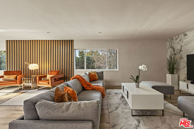 4430 Natoma Avenue, Woodland Hills CA: https://media.crmls.org/mediaz/233beb27-11c9-4715-9bb4-203a2b1abb47.jpg