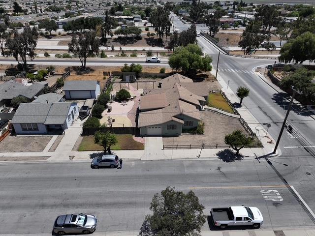 434 Oak Avenue, Greenfield CA: https://media.crmls.org/mediaz/233beb39-096a-4027-9697-01ae41f14b23.jpg