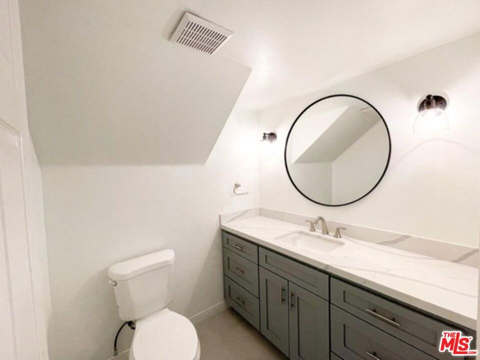 https://media.crmls.org/mediaz/233c2a35-14e6-4c8f-9203-9febe02daeaf.jpg?preset=X-Large