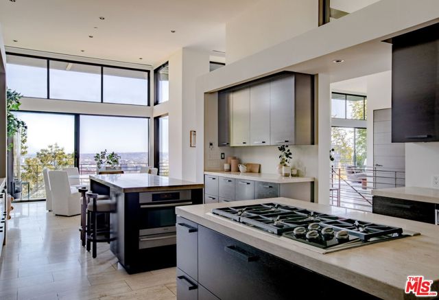 8932 St Ives Drive, Los Angeles CA: https://media.crmls.org/mediaz/233c31d6-d251-47ed-98e3-5df02bef3f00.jpg