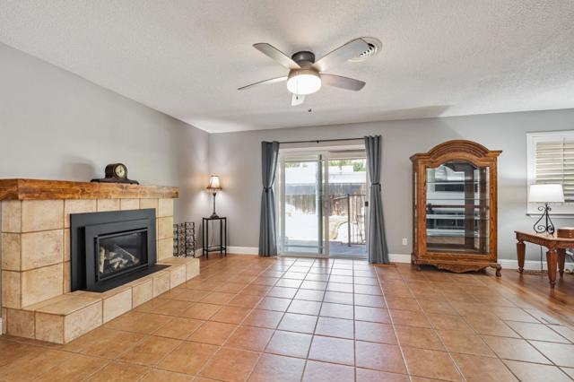 2701 Warwick Lane, Modesto CA: https://media.crmls.org/mediaz/233c8f29-deeb-4d17-9a34-1fcbbdb6ec48.jpg