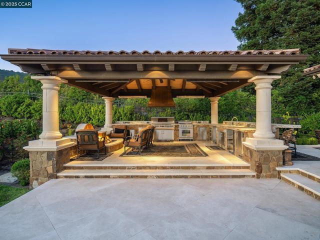 940 Eagle Ridge Dr, Danville CA: https://media.crmls.org/mediaz/233ce747-d9c9-47ba-8c99-e134adc2fd2a.jpg