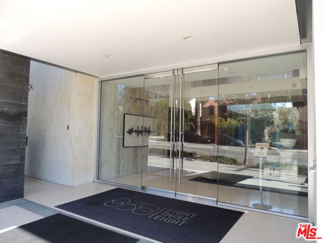 838 North Doheny Drive, 504 photo 5