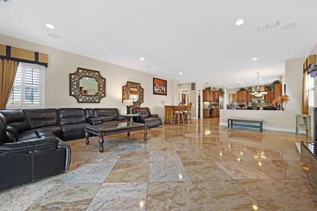 6013 Kingsmill Ter, Dublin CA: https://media.crmls.org/mediaz/233dceb3-7a4e-4c30-a623-af04a4c88dc2.jpg