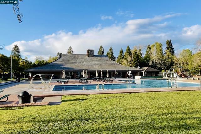 109 Baldwin Dr, Danville CA: https://media.crmls.org/mediaz/233e758d-36cd-4580-9c44-f793d9b5c4c5.jpg